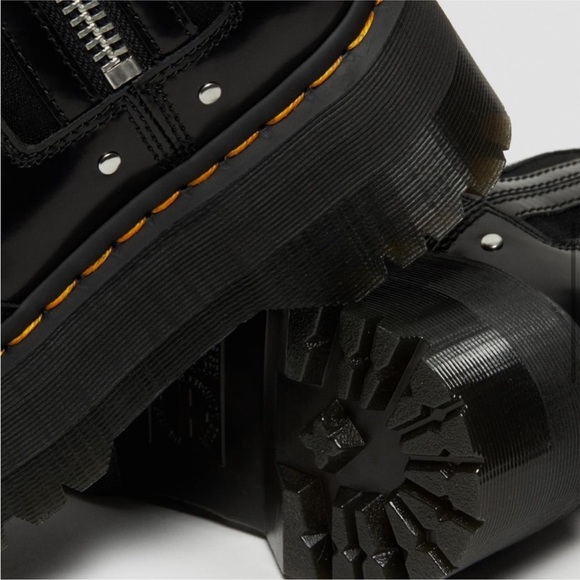 NWT Dr. Martens 2976 Max Platform Chelsea
Boots BLACK BUTTERO Womens US 9 - Picture 8 of 9